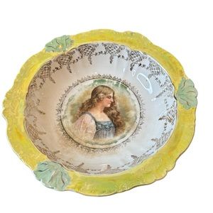 Face bowl art nouveau borders scalloped edge, iridescent, yellow, and green